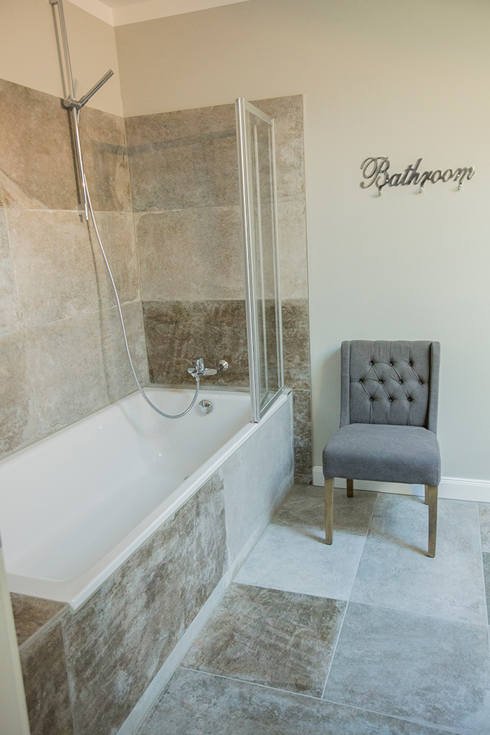 Die exklusive und einmalige Badewanne in der Hochzeitssuite unseres Gutshauses bietet unseren Gästen Entspannung pur